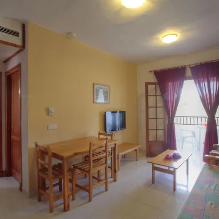 Апарт-отель Fergus Club Carema Splash 4*