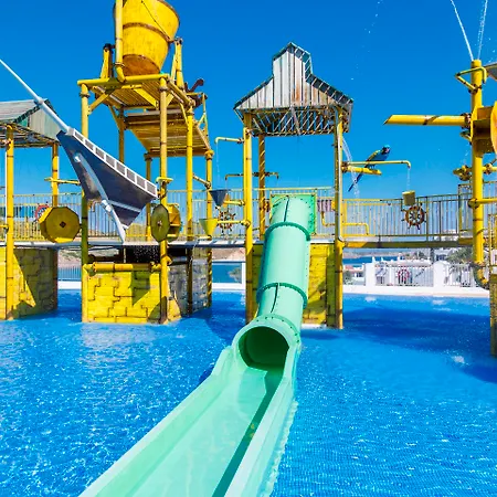 Fergus Club Carema Splash Lägenhetshotell