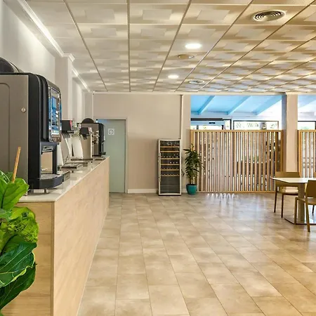 Апарт-отель Fergus Club Carema Splash 4*