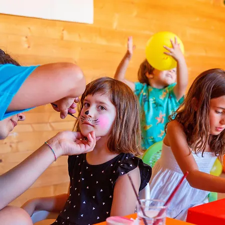 Hotel apartamentowy Carema Club