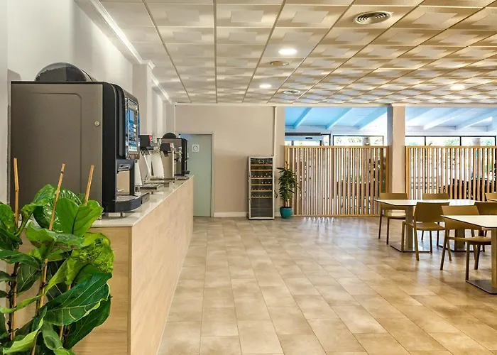 מלון דירות Fergus Club Carema Splash 4*