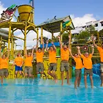 Fergus Club Carema Splash
