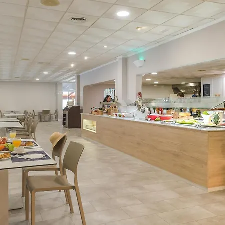 Fergus Club Carema Splash