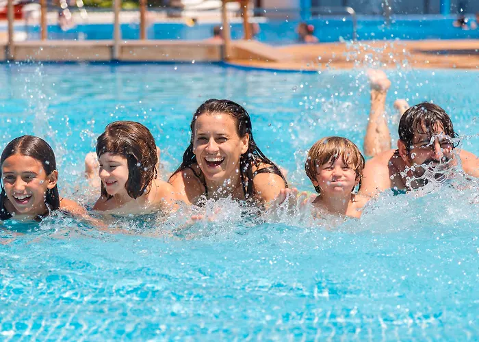 Fergus Club Carema Splash 4*