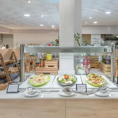 Апарт-отель Fergus Club Carema Splash 4*