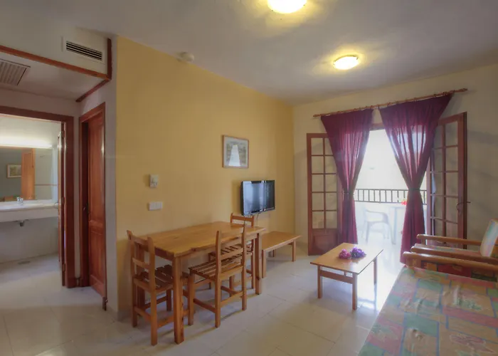 Apartmanhotel Fergus Club Carema Splash 4*